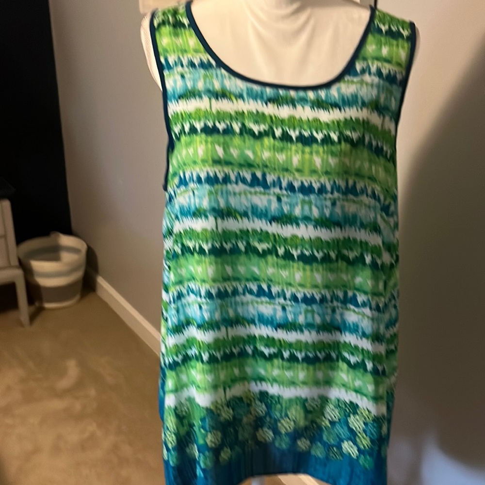 Colorful top in teal, green and white
